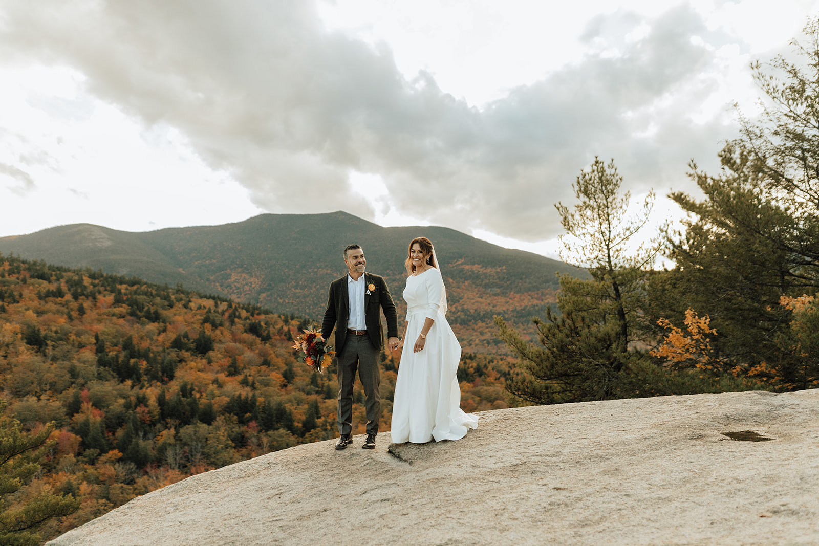 Cathedral ledge wedding | Honestweddingadvice.com
